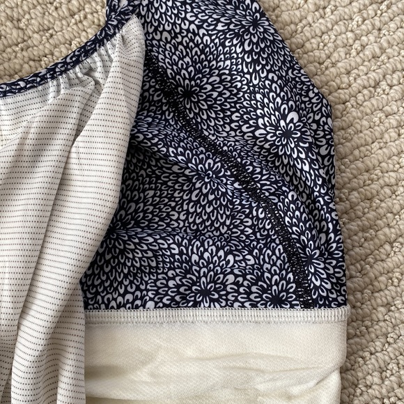 ❗️SOLD❗️Lululemon Run Times Tank - Picture 3 of 6